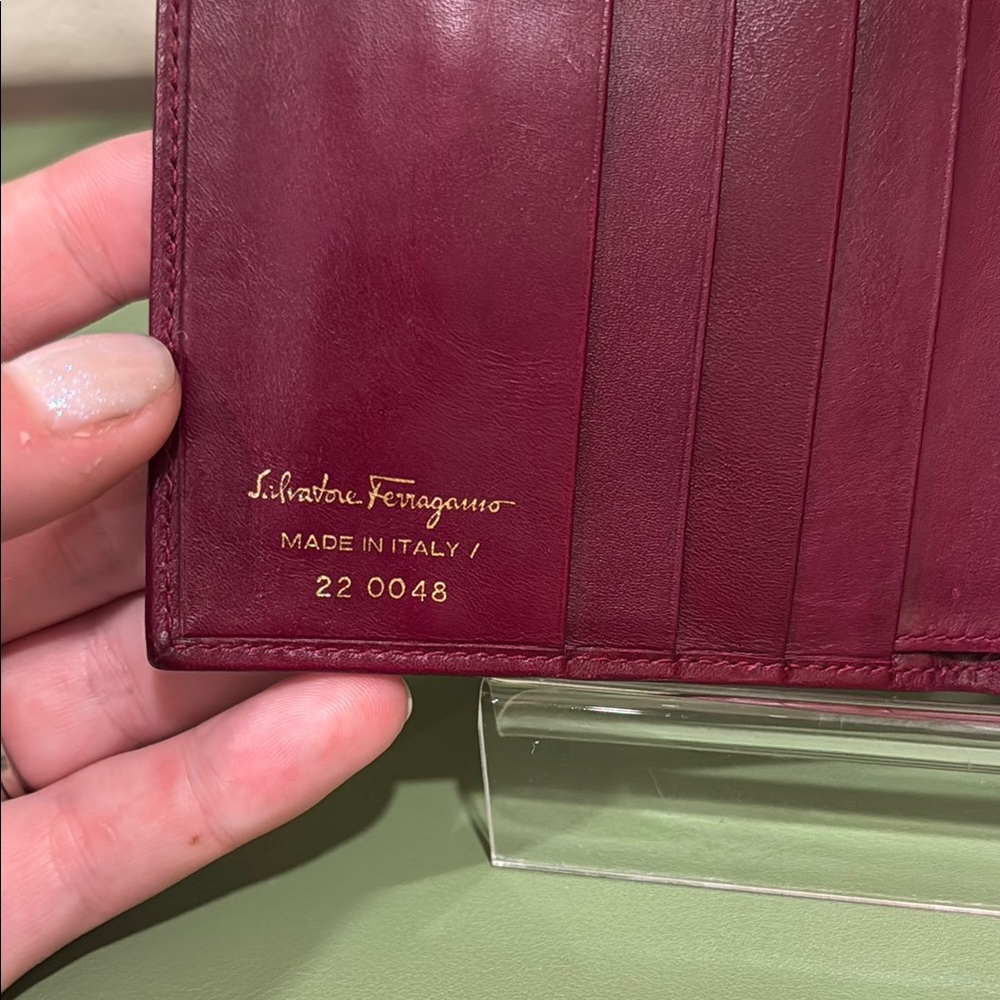 Salvatore Ferragamo Red and Gold Wallet with Luxurious Leather - Picture 4 of 6